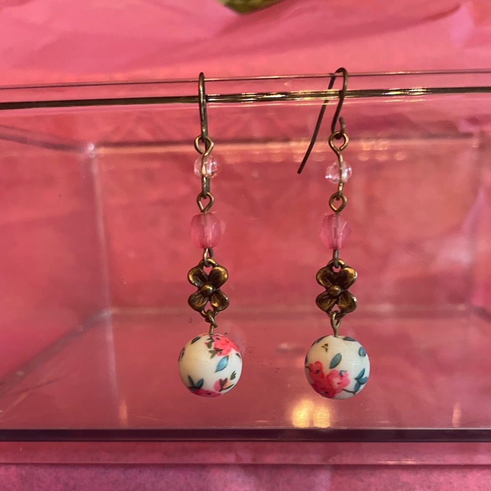 Pink and white dangling earrings